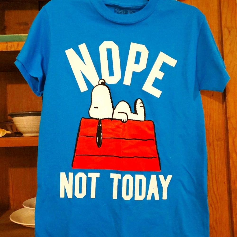 NWOT Snoopy Peanuts Unisex T-Shirt - Size Small